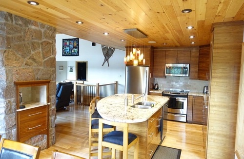 Seguin Cottage | Spacious Muskoka Cottage on Lake Joseph w Boathouse