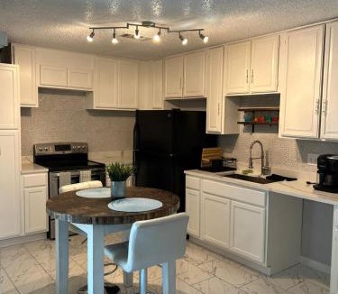 Northeast Houston Apartment | Spacious n Cozy 3 Bedroom/15 min from Downtown