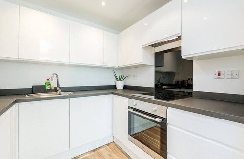 St. Mary's Park Apartment | | Spacious n' Modern One Bed Riverside Apartment |