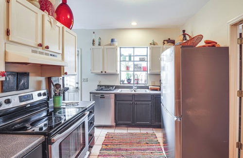 Donelson House | Spacious Nashville Retreat w/Yard: WFH Friendly!