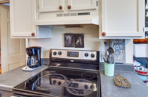 Donelson House | Spacious Nashville Retreat w/Yard: WFH Friendly!