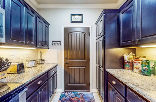 Spring Creek House | Spacious Near Campus with a grill & washer/dryer