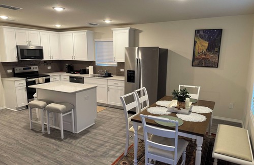 Forney House | Spacious New 4B2.5B Retreat with Office, Forney