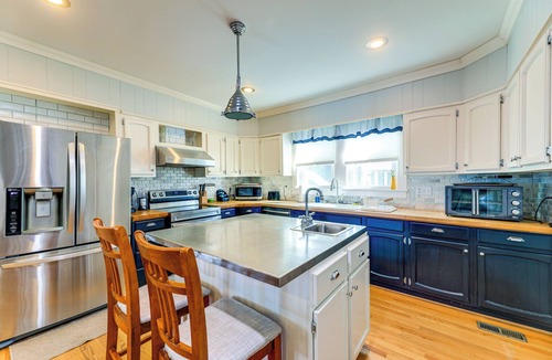 New Bern House | Spacious New Bern Home w/Yard: 2 Mi to Riverfront