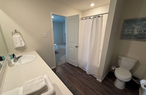 Haslet House | Spacious New Build : 4BR + Garage & Big Backyard