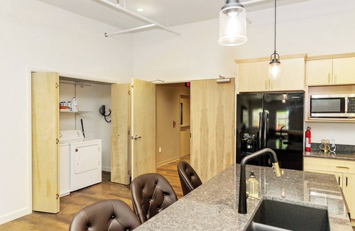 Burlington Apartment | Spacious New & Clean 2 BR Heart of Downtown! 302N