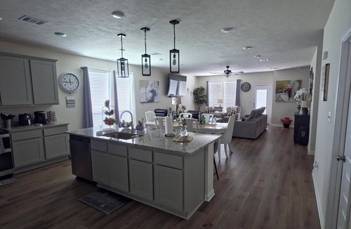 College Station House | "Spacious New Home Min from A&M. Relax with the Fam. in This Cozy 3-BR Getaway"