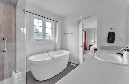 Carrying Place Villa | Spacious & New Prince Edward County Villa