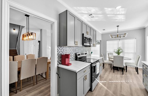 Lewisville House | Spacious & Newly Remodeled 5 Bedroom w Pool Table & Pool – 15 Min to DFW Airport