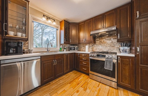 Aldershot House | Spacious, Newly Renovated, Centrally Located | TMH