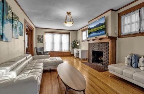 Niagara Falls House | Spacious Niagara Falls Air Conditioning Parking Steam Shower