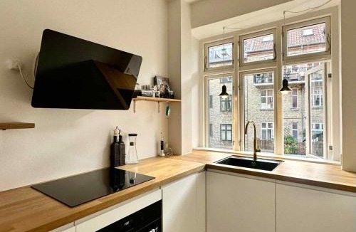 Vesterbro Apartment | Spacious Nordic Design Vesterbro Home I 3 min to Metro