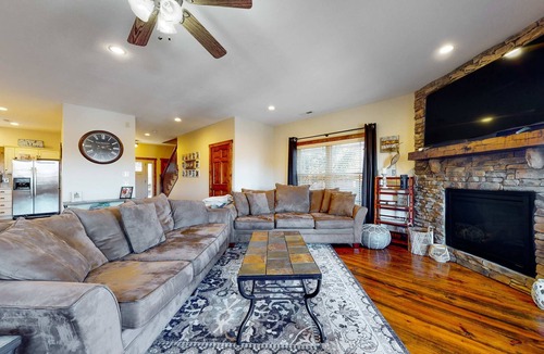 Andersonville House | Spacious Norris Lake Retreat・View・Deck・BBQ Grill