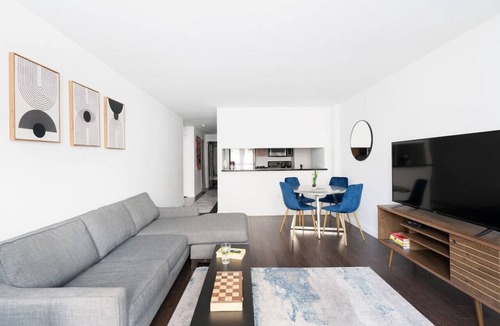 Financial District Apartment | Spacious NYC Home Fast Elevators Gym access