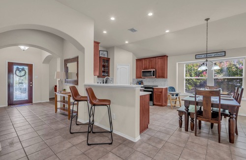 Euless House | Spacious Oasis 4-bedroom home set up for traveling with kids, in ❤️ of DFW