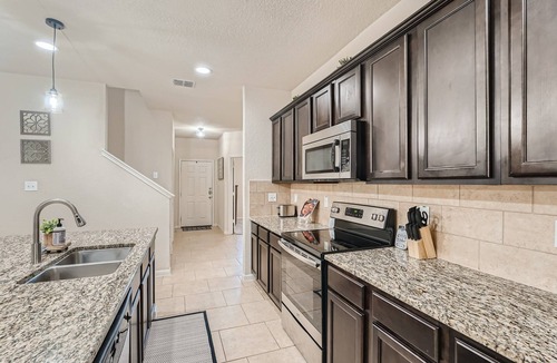 West San Antonio House | Spacious Oasis 5BR/4BA Lackland AFB BMT Riverwalk!