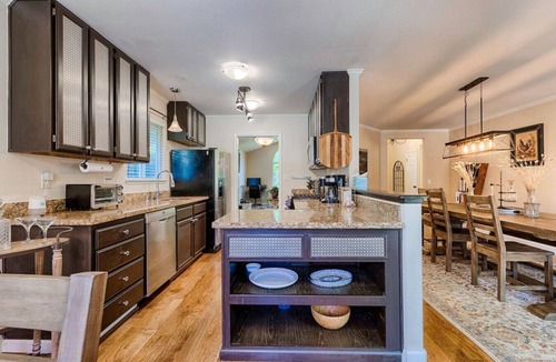 Sonoma House | Spacious Oasis Hot Tub Backyard Garden 3BR/2BA