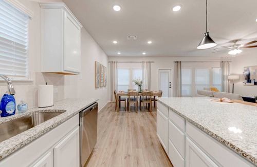 Temple House | Spacious Oasis in West Temple