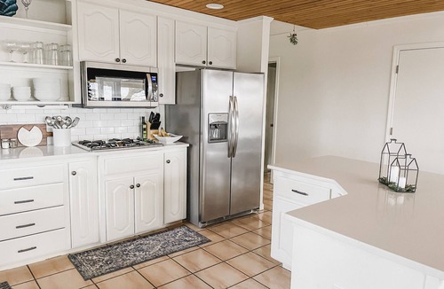 Hulbert Cabin | Spacious Oasis! On the lake, amazing sunsets!