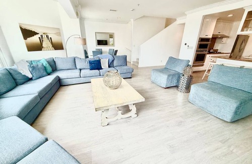 South Oceanside House | Spacious Ocean View House w/Beach View Roof Deck