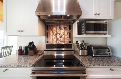 Bodega Bay House | Spacious * Ocean View * Walking Trail to Beach * Hot Tub