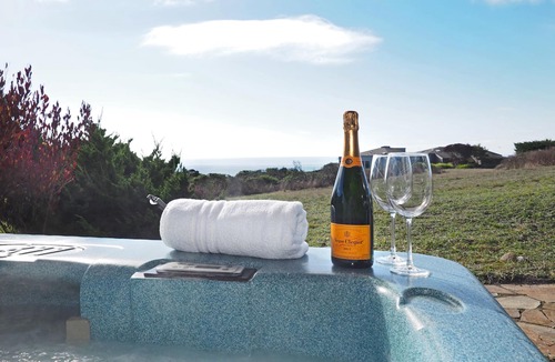 Bodega Bay House | Spacious * Ocean View * Walking Trail to Beach * Hot Tub