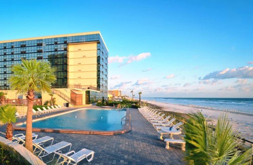 Schulte Park Condo | Spacious Oceanfront Studio w/2 queen beds & sleeper, kitchenette, pool, tiki bar