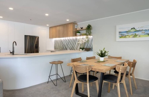 Mount Maunganui Apartment | Spacious Oceanside Oasis