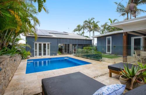 Collaroy House | Spacious Oceanview Escape with Pool and Cabana