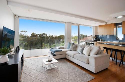 Collaroy House | Spacious Oceanview Escape with Pool and Cabana