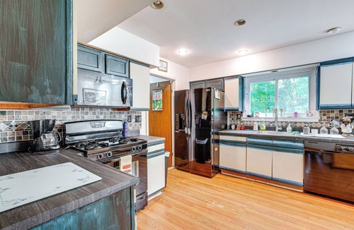 Wickatunk House | Spacious Old Bridge Home ~ 10 Mi to Jersey Shore!