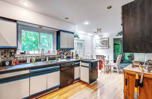 Wickatunk House | Spacious Old Bridge Home ~ 10 Mi to Jersey Shore!