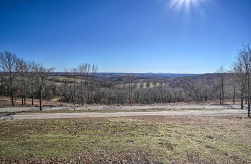 Omaha House | Spacious Omaha House w/Deck & Mountain Views!