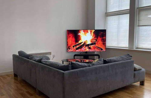 City Centre Glasgow Apartment | Spacious One Bed Flat next to central station