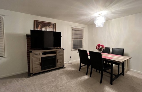 Norristown House | Spacious One Bed One Bath in a Condo