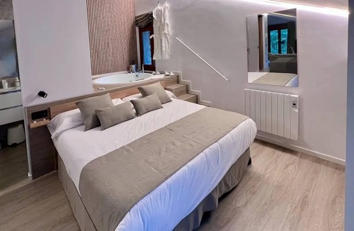 Arans Apartment | Spacious one Bedroom Suite - Deluxe Loft