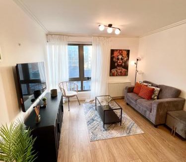 East Acton Apartment | Spacious one bedroom flat opposite station