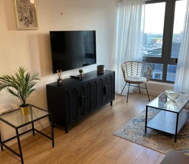 East Acton Apartment | Spacious one bedroom flat opposite station