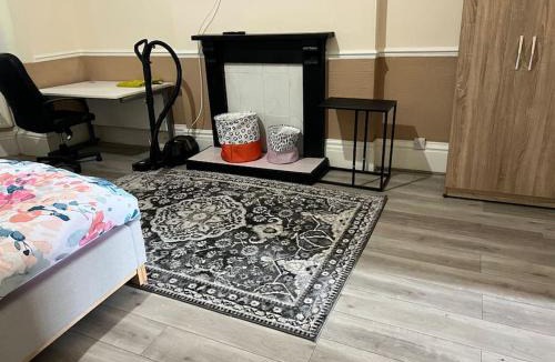 Walsall Apartment | Spacious one bedroom flat w/parking