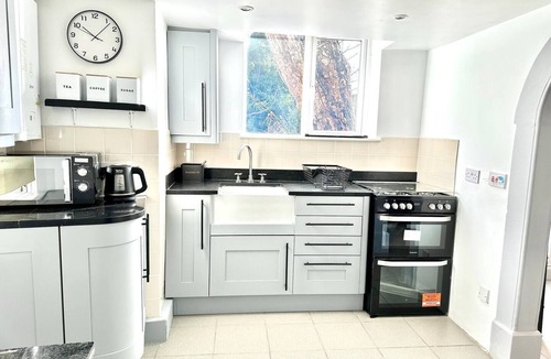 Trowbridge Cottage | Spacious One Bedroom Cottagen