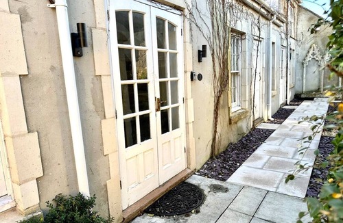 Trowbridge Cottage | Spacious One Bedroom Cottagen