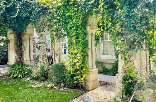 Trowbridge Cottage | Spacious One Bedroom Cottagen