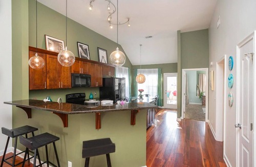 Hurwood Heights House | Spacious One-Story Near Downtown! Walk to Coffee! Firepit, Shuffleboard, Fence