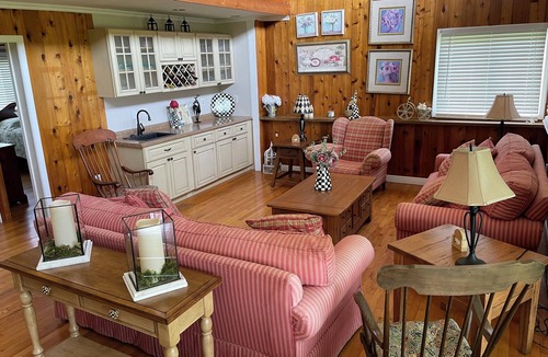 Bridgeport House | Spacious Oneida lakefront home. 6-bedroom, sleeps 12.