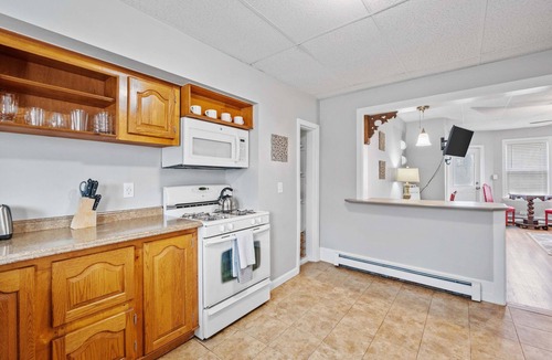 Manchester Apartment | Spacious Open-Concept Studio Short-Midterm Stays