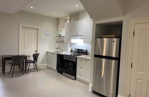Palmerston House | Spacious Open Concept APT in Little Italy