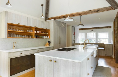 East Hampton House | Spacious Open Floor Plan on 1.5 Acresnn