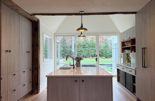 East Hampton House | Spacious Open Floor Plan on 1.5 Acresnn