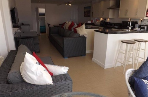 Camber House | Spacious open-plan beach house on the beach!