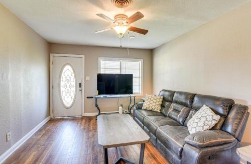 Orange House | Spacious Orange Rental ~ 3 Mi to Museums & Garden!